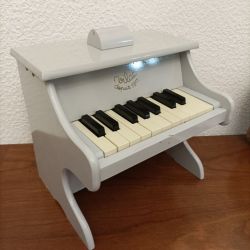 Mini Piano droit de marque Vilac , en bois à partir de 3 ans 