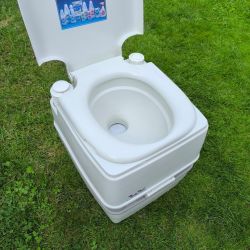 Toilette chimique a soufflet porta potti 165