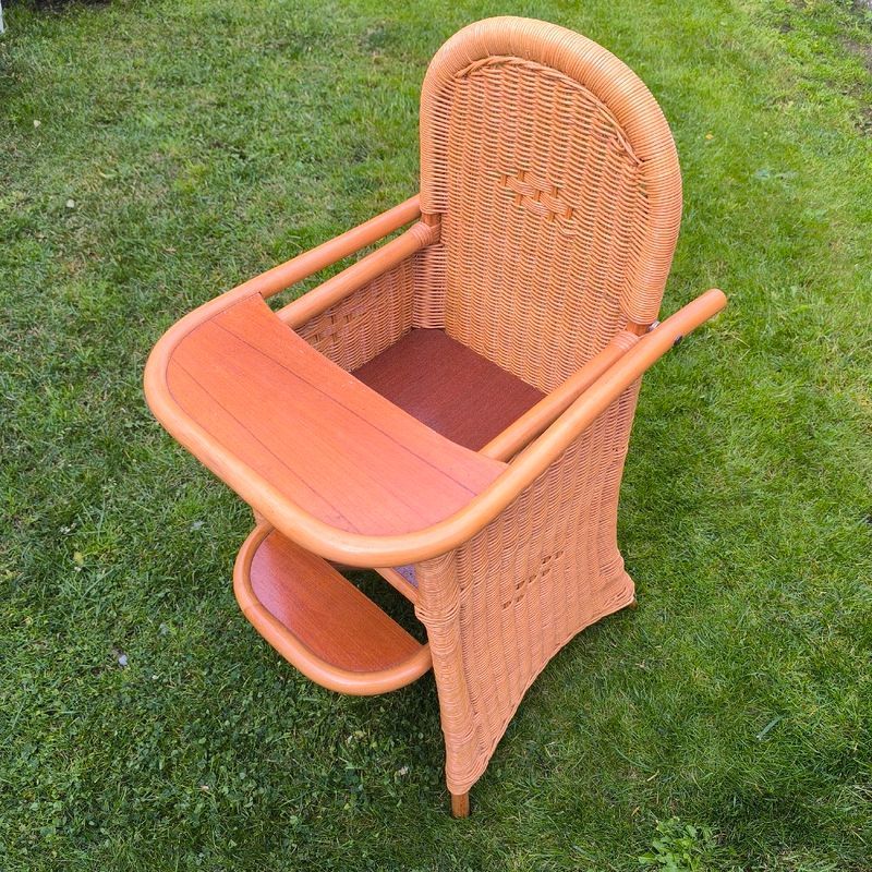 Chaise haute en osier / rotin sur Dunkerque