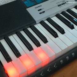 Clavier casio key learning ( mode d apprentissage par touches lumineuses)